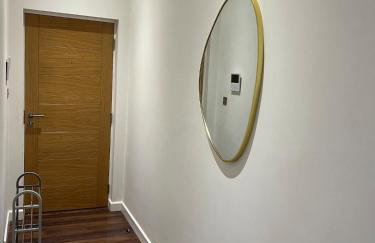 New & Modern 2-Bed Flat in City Centre - Foto 6