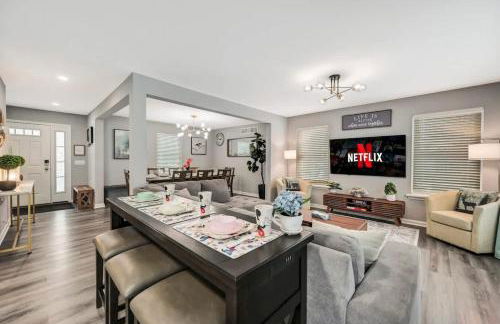 Modern 5BR, Kid-Friendly Home In Poconos with Pool Table - Foto 19