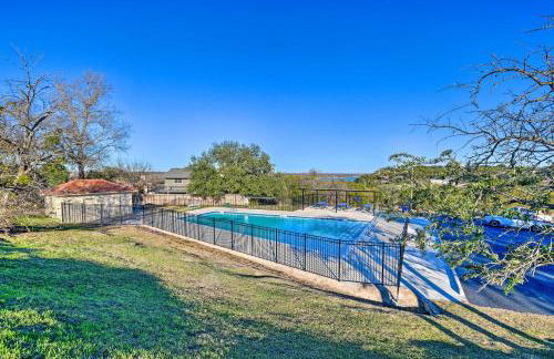 Steps to Lake! Charming Cabin Pool Access and Decks - Foto 41