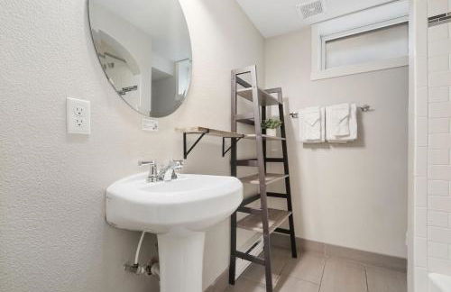 Charming Bungalow Next to CSU - Free Cruiser Bikes - Foto 35