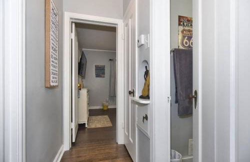 BLUE FLAMINGO'S CHARMING HOME-Heart of Tulsa2- Cherry St-Expo-11th - Foto 10