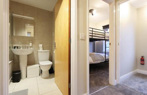 Cosy Bristol Townhouse - Free Parking - Sleeps 6 - By EKLIVING PARTNERS - Foto 15