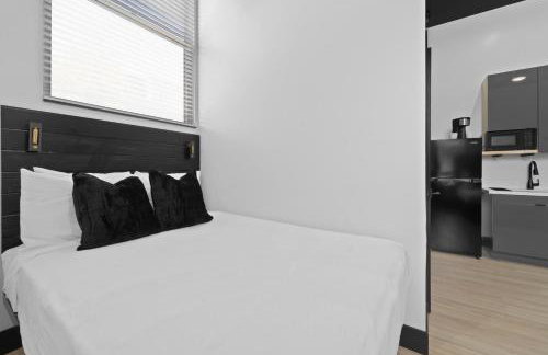 The Neon Elm Hotel - Foto 62