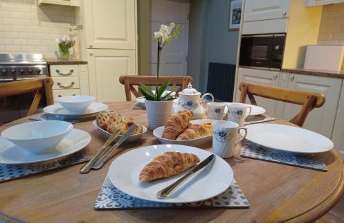 The West Wing at Eriviat Hall Hot Tub - Photo 9