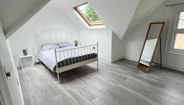 Lovely 2 Bedroom Flat with Roof Terrace in London NW6 - Foto 5