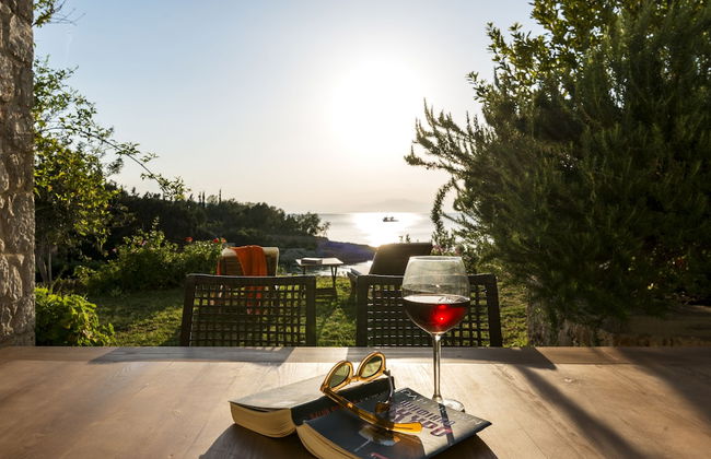 Electra Beachfront Villa - Photo 40