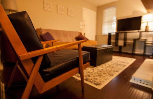 Hip & Cozy to Explore the City or Catch a Game - Foto 8