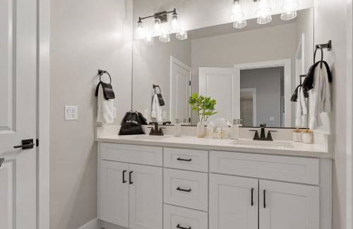 Zion Village Resort 2053 Brand New Home!! Private Pool, Hot Tub, and 35mins from Zion National Park - Foto 42