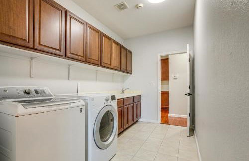 7 Mi to Dtwn Home with Fenced Yard in Roseville! - Foto 29