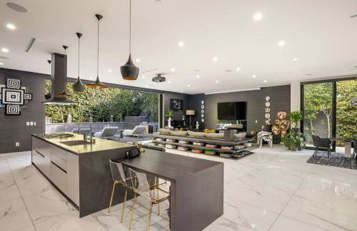 NEW Modern Oasis off Melrose - Rooftop - Pool - Photo 44