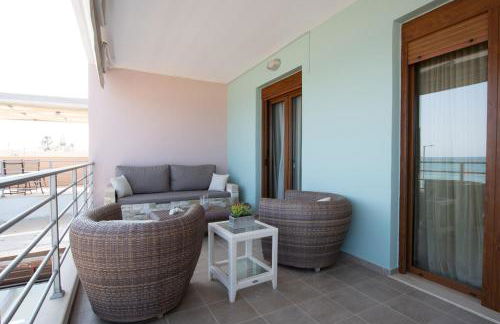 White Crystal Beachfront Apartment - Photo 21