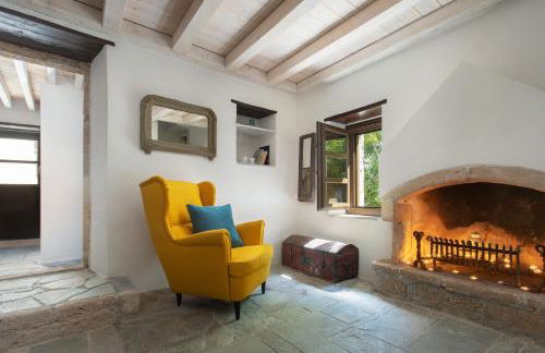 Myrsini's Castle House - Comfortable Residence with Large Balcony & Sea View - Photo 5