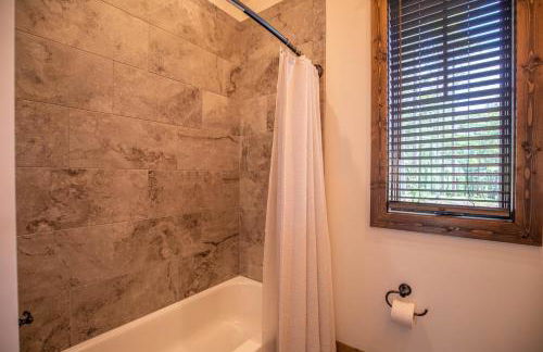 Sip Sip Hooray at Eagles Nest - Foto 15