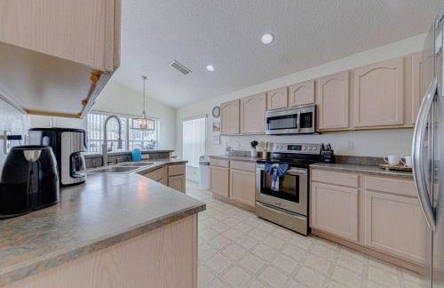 545 -Beautiful 4 Bed Home with Sparkling Pool and Games Room - Foto 15