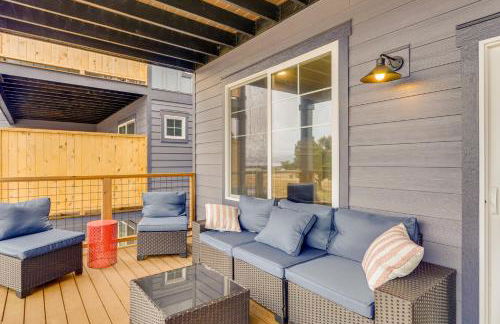 Columbia River Views Spacious Hammond Getaway! - Photo 30