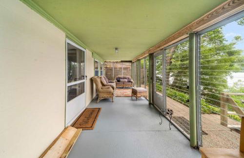 Family Lakefront Adventure House 3BR wFirepit & Scenic - Foto 68