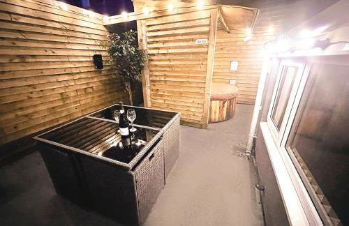Albert Luxury Hottub and Jacuzzi Apartments - Foto 20