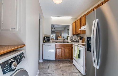 First Floor Condo - Walking distance to beach and pools! - Foto 8