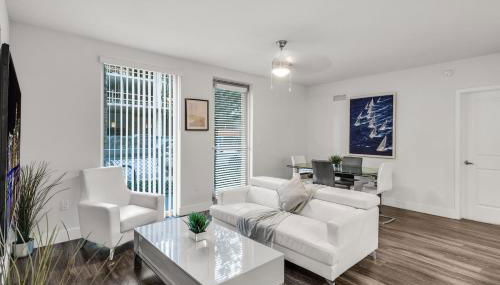 Comfort and Convenience 2BR Unit with Free Parking - Foto 3