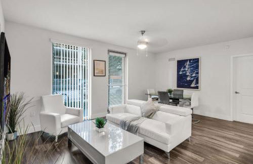 Comfort and Convenience 2BR Unit with Free Parking - Foto 3