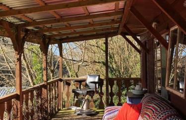 Surfers and walkers cosy camping cabin - Foto 4