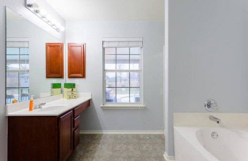 Amazing House with Pool, Arcade, Hot Tub and More - Accomodates 16 guests - Photo 28