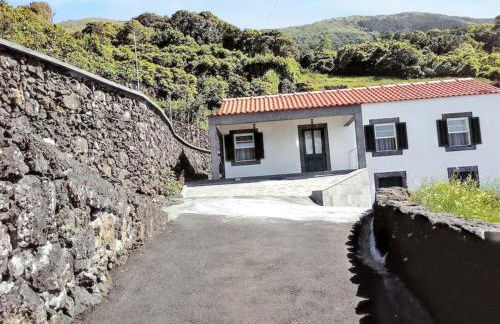 House with sea view in Santo Amaro, 212 sq m, terrace - Photo 23