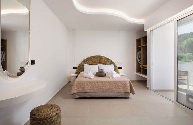 Stay Helios - Aparts & Pool Suites - Photo 27