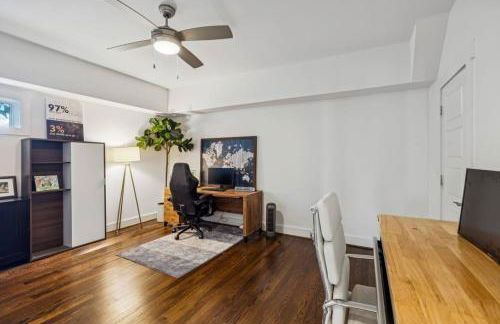 Walk to 12 South and Restaurants with Garage and Golf Simulator - Foto 16