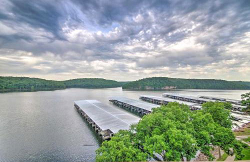 Deck, Pool and Views Lake of the Ozarks Condo - Foto 23