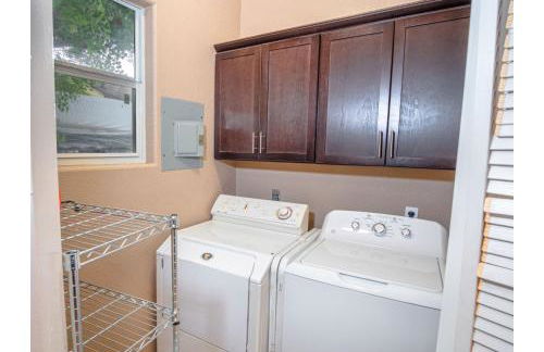 Large 3br/2ba Family Home W/patio Near Downtown! - Foto 22