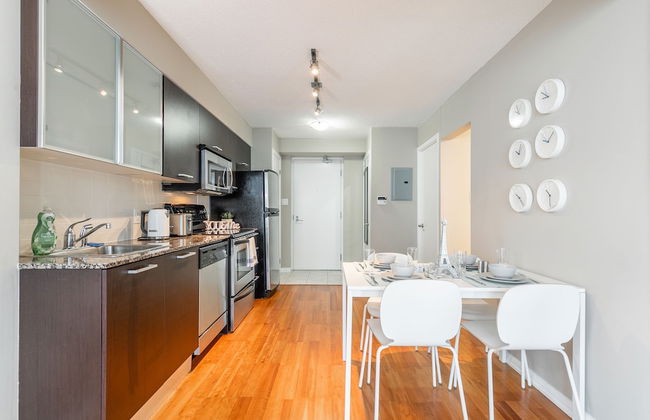 Stylish Suite in Downtown Toronto - Photo 15