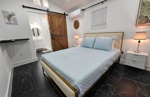 Comfy Tiny Home WP Large Private Deck Queen bed - Foto 1