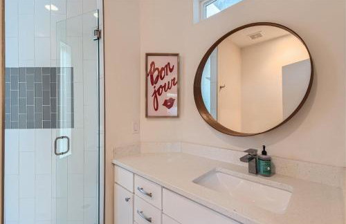 Off the hook in Austin with Chic 2BR Retreat plus Firepit - Foto 22
