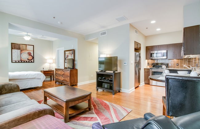 Bluebird Suites near AutoZone Park - Foto 23