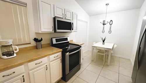 Lakeside Pool Home, Games close to Disney & Malls - Foto 3