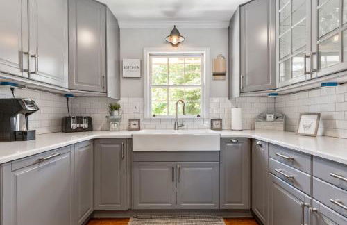 Fully Fenced Rustic Home Minutes From Truist Park - Foto 9