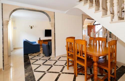 Cubo's Villa Paraiso - Photo 21