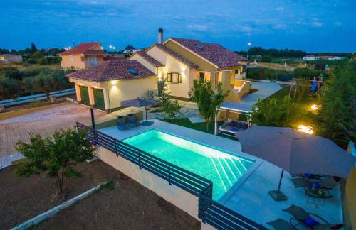 Villa Field Hill with Swimming Pool and Tennis Court - Foto 58