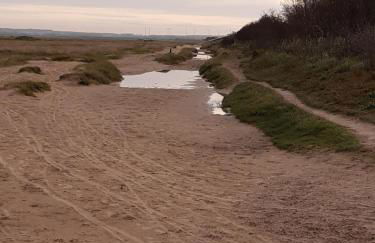 Les Obiones, vue latérale mer, Fort Mahon Plage, magnifique studio cabine 4p, avec balcon , parking privé gratuit, wifi, classé 2 étoiles, exposition plein sud en Baie de Somme - Foto 38