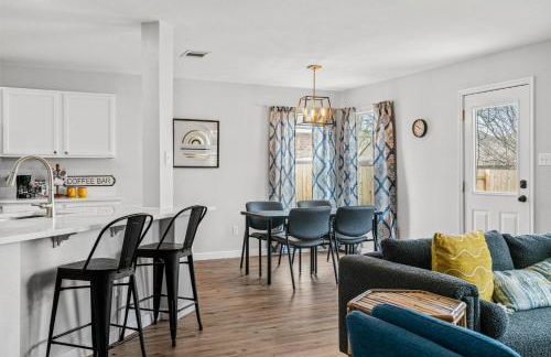 Modern, family friendly home w garage, huge yard! - Foto 1