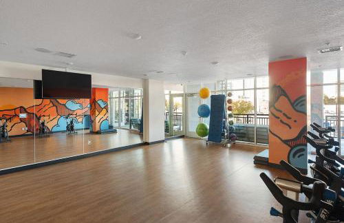 Gorgeous 2BD 2BA Pool,Gym,Htub near Convention Ctr - Foto 35