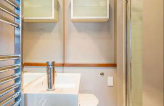 Duplex with free parking - Photo 10