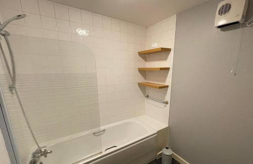 One bedroom with Great city views - Photo 7