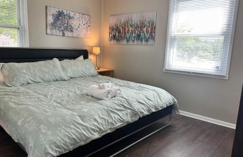 Bellwood 2 bed family house w 2 living areas Superhost - Photo 12