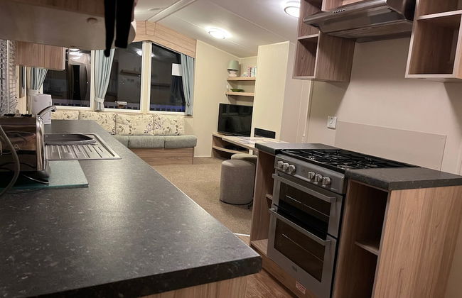 Premium Location - Sleeps 6 - Caravan on The Lakes - Foto 11