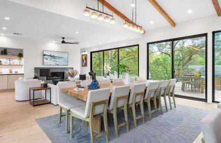 Modern Oasis w Pool Hot Tub Rooftop Deck Home Theater Mariposa Retreat by AvantStay - Foto 10