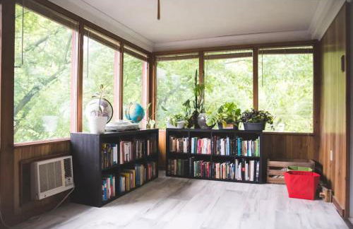 Spacious 5-Bedroom Retreat for 12 in Serene Neighborhood Near Louisville's Best Attractions - Photo 4