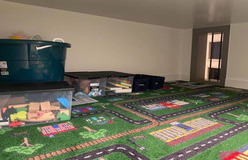 Dual Cabin- Yellowstone Family Retreat- Sled Hill - Foto 27