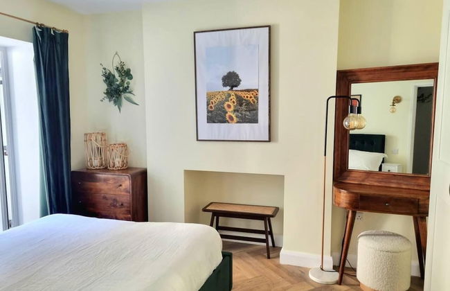 Spacious & Renovated 1-bed Garden Flat in London - Photo 4